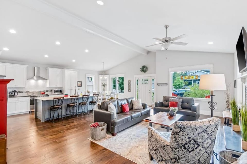 4BR Coeur d'Alene Home Firepit & Walk to Lake House in Coeur dAlene