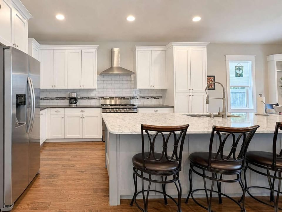Kitchen or kitchenette, dishwasher, oven, pet friendly, stove