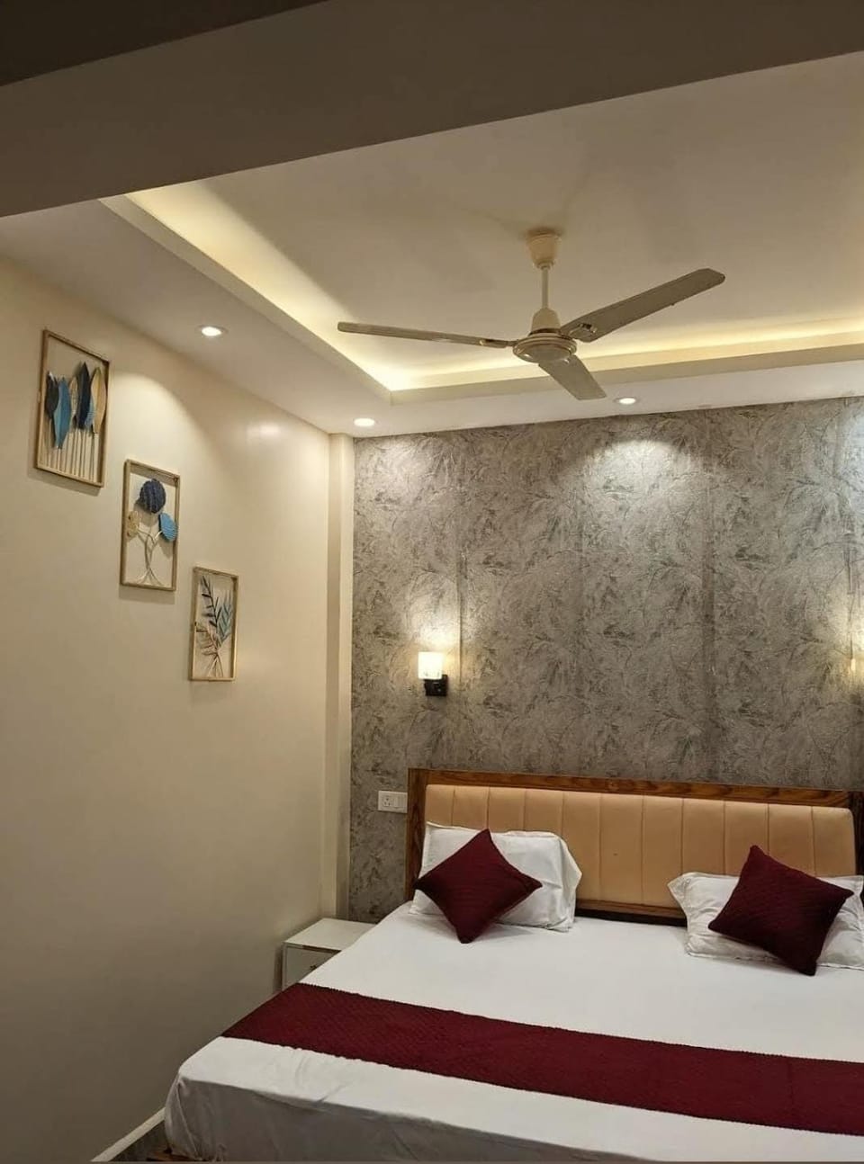 Shivaksh stay hub pink palace Apartment in Uttar Pradesh