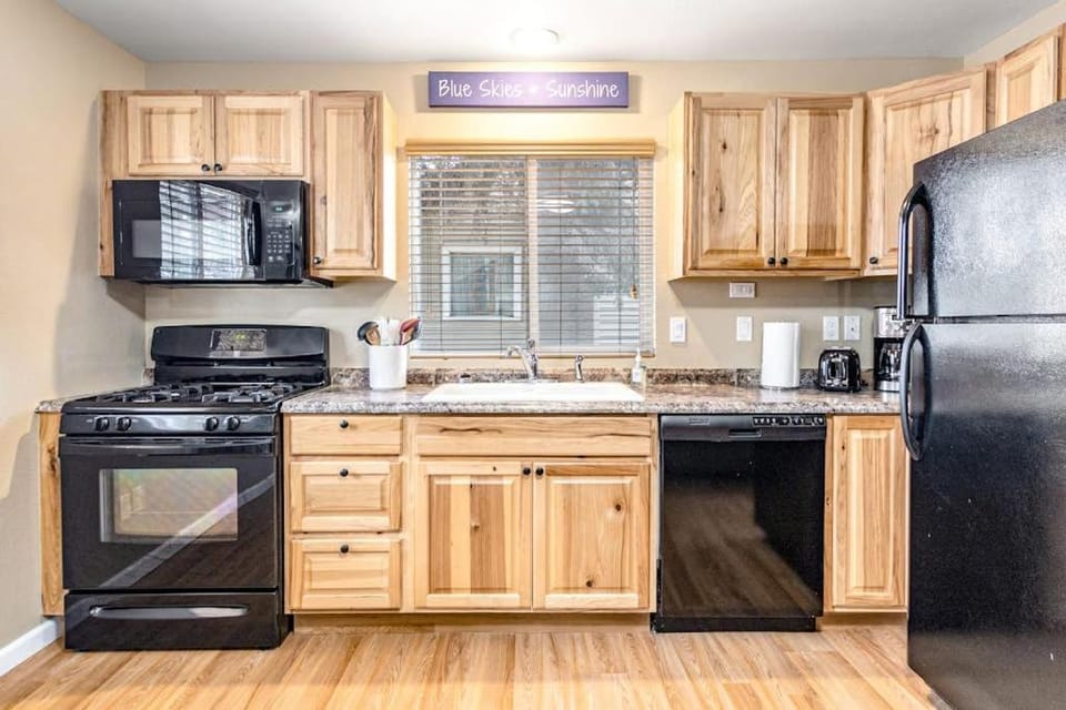 1BR Coeur d'Alene Bungalow - half mile to Lake House in Coeur dAlene