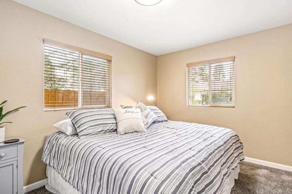 1BR Coeur d'Alene Bungalow - half mile to Lake House in Coeur dAlene