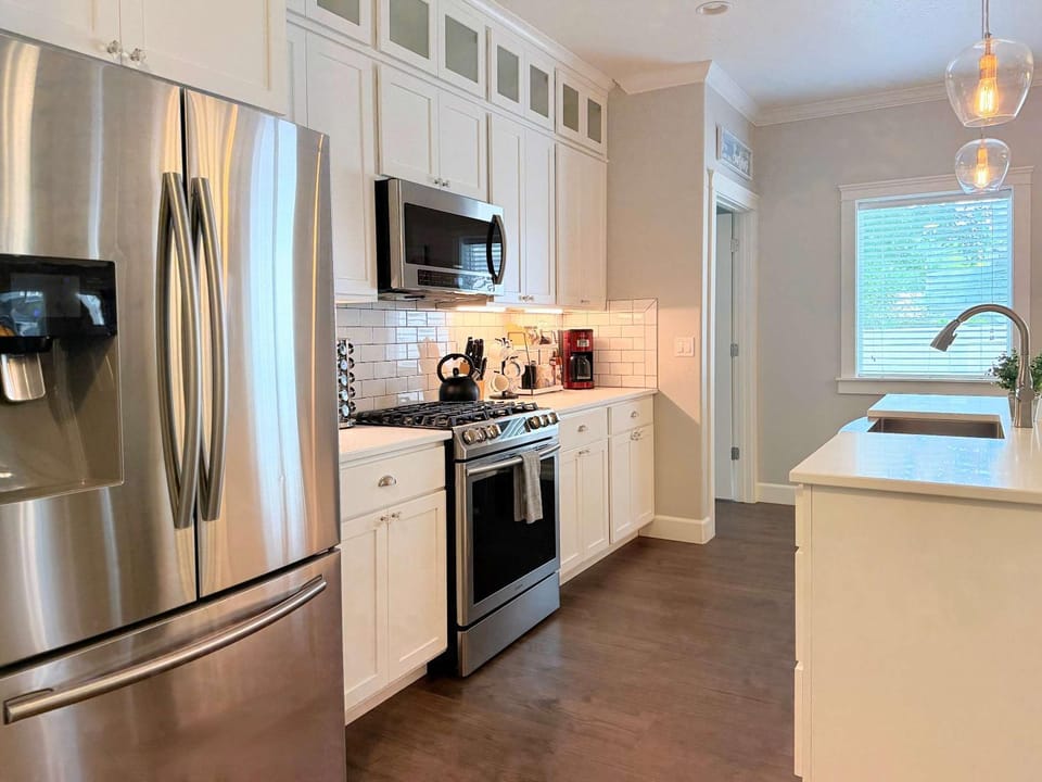 Modern 3BR Home Walk to Downtown CDA House in Coeur dAlene