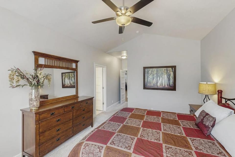 Modern 3BR Home Walk to Downtown CDA House in Coeur dAlene