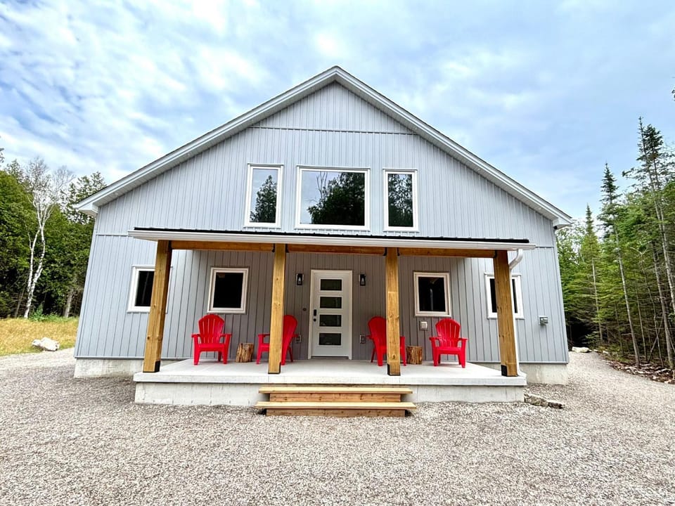 Modern Forest Paradise Bruce Peninsula House in Northern Bruce Peninsula