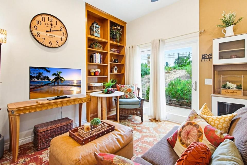 Golden Hour Haven-private 1-bedroom in a resort setting Apartment in Vista