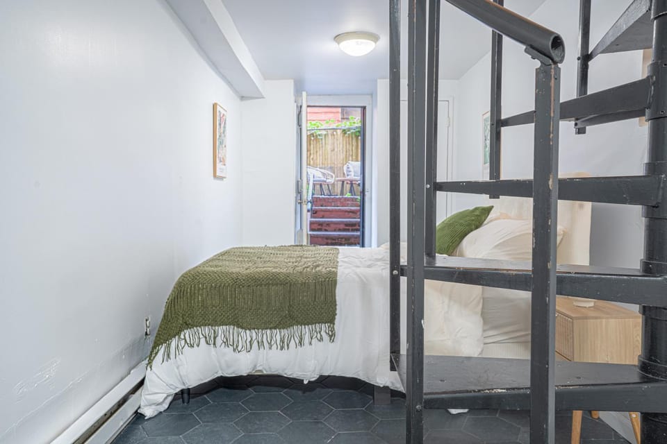 Charm 2Bd in Upper East Side with Backyard Apartment hotel in Upper East Side
