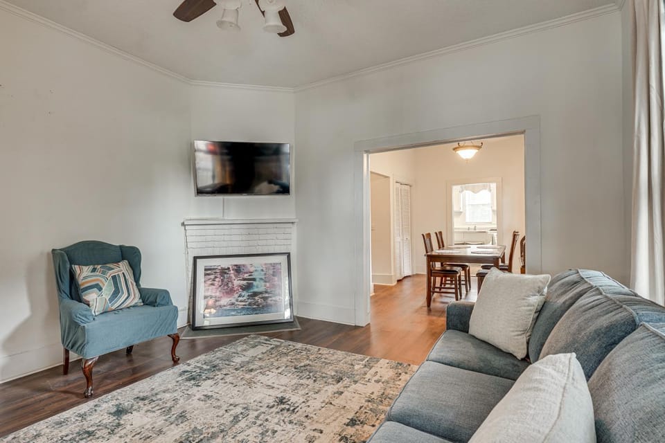 5 Mi to University of South Carolina: Home w/ Yard House in Columbia