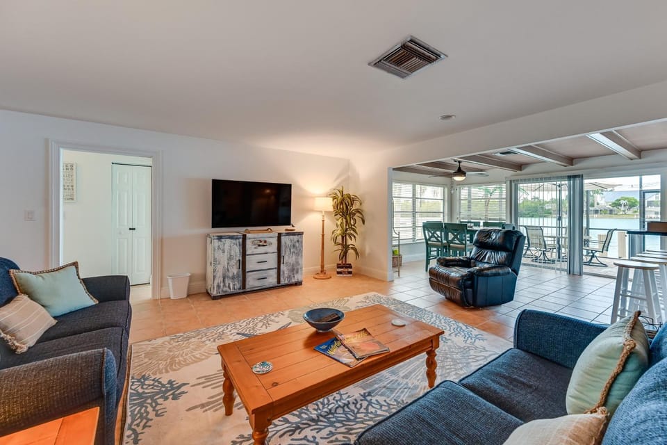 Johnson Bay Hideaway: Bayfront Naples Home w/ View House in Collier County