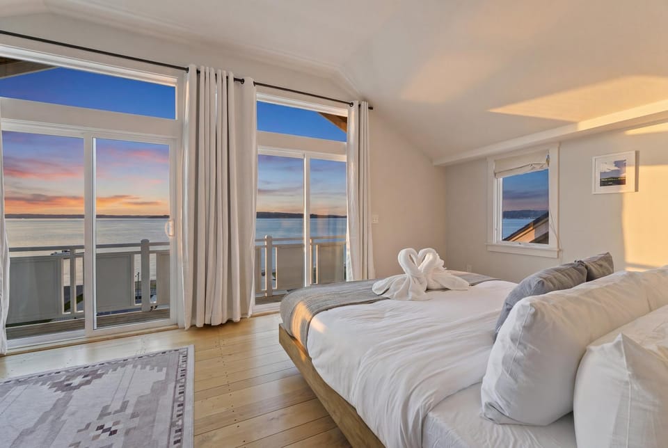 Perch - Waterfront Cabana | Puget Sound & Rainier Views Apartment in Normandy Park