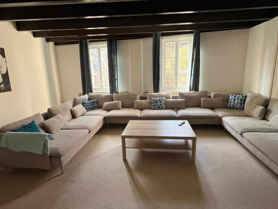 Spacious 6-Bedroom, 5 Bathroom House in Aubeterre House in Nouvelle-Aquitaine