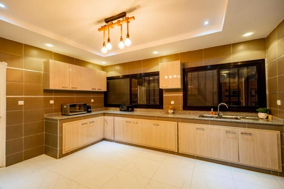 Kitchen or kitchenette, dishwasher