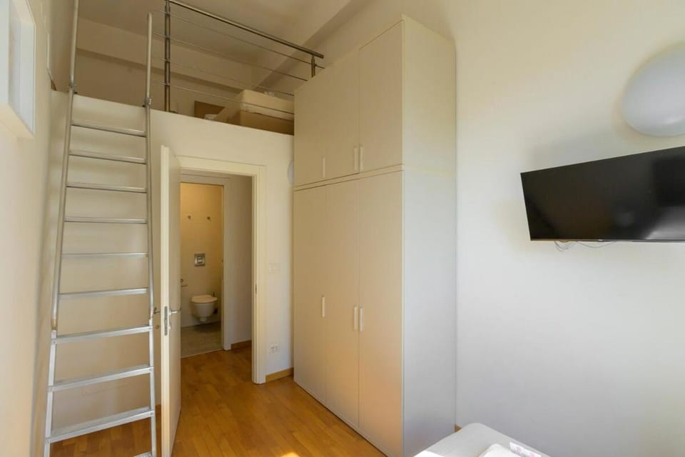 Cozy Modern Loft with Parking - BeMyHost Apartment in Bologna