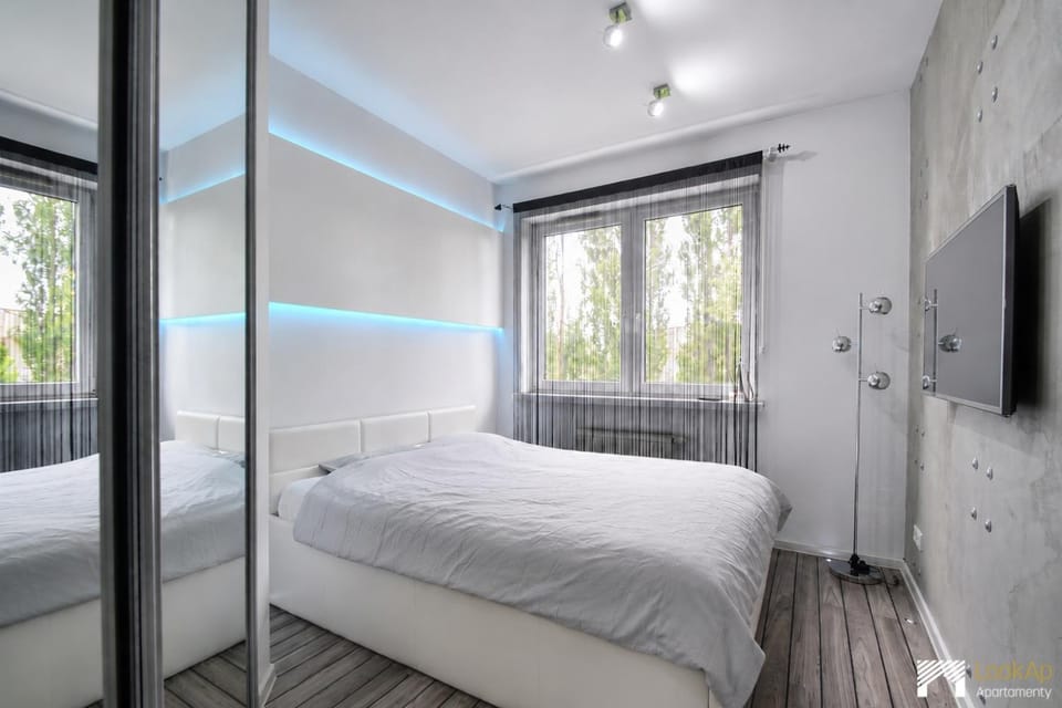 Bed, TV and multimedia, Bedroom, wardrobe
