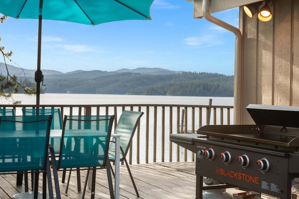 Patio, BBQ facilities, Balcony/Terrace, Dining area, Lake view