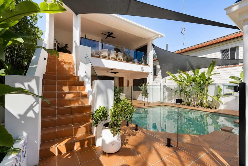 The Beachside House with Pool & Walk to Beach House in Palm Beach