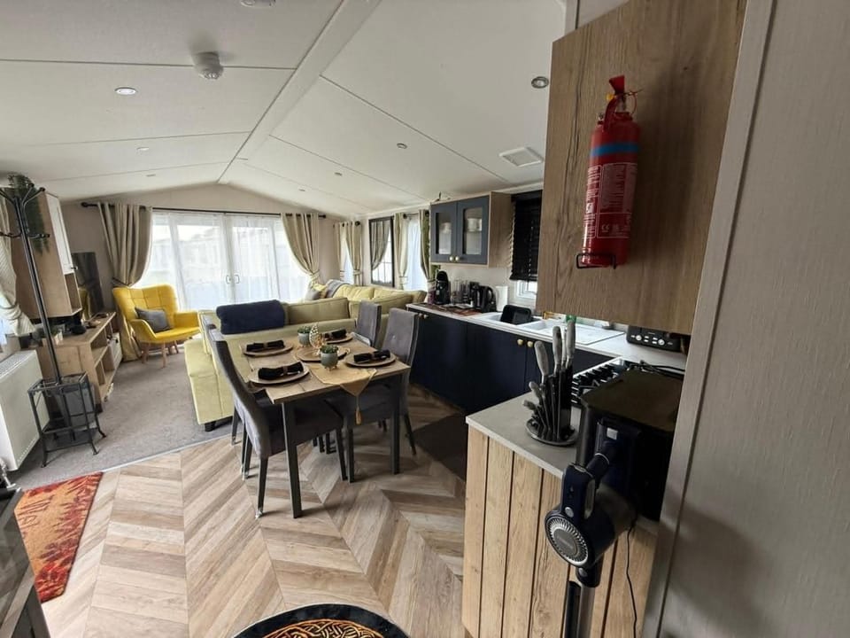 Howes Willerby Retreat House in Rhyl
