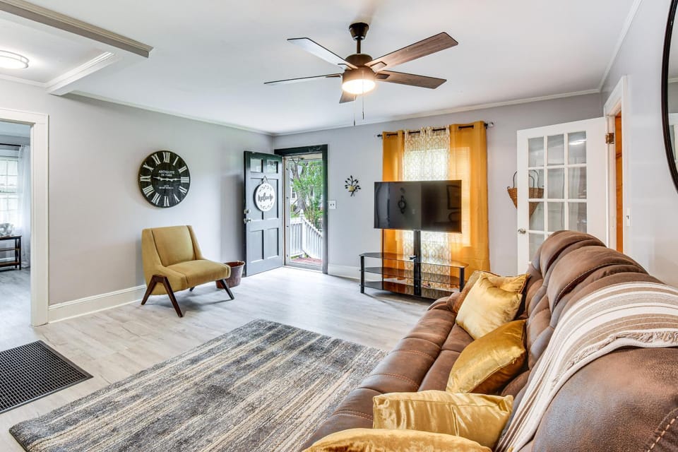 Walkable Location! Peaceful Toccoa Escape w/ Yard House in Toccoa