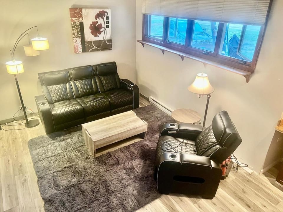 Beautifully furnished one bedroom loft located in Chicago's South suburb of Alsip Apartment in Chicago