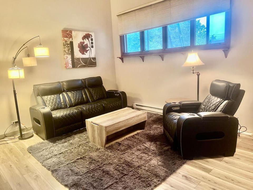 Beautifully furnished one bedroom loft located in Chicago's South suburb of Alsip Apartment in Chicago