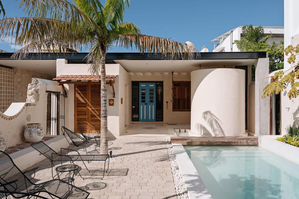 Property building, Day, Swimming pool, Swimming pool