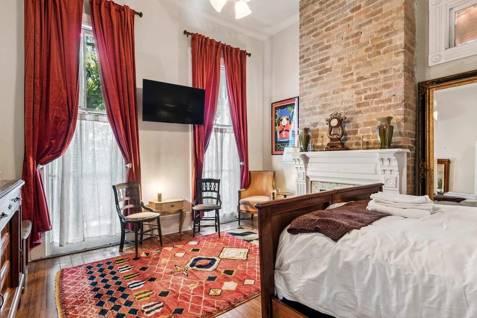 Historic Villa Steps from French Quarter Bed and Breakfast in French Quarter