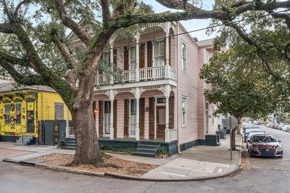 Historic Villa Steps from French Quarter Bed and Breakfast in French Quarter