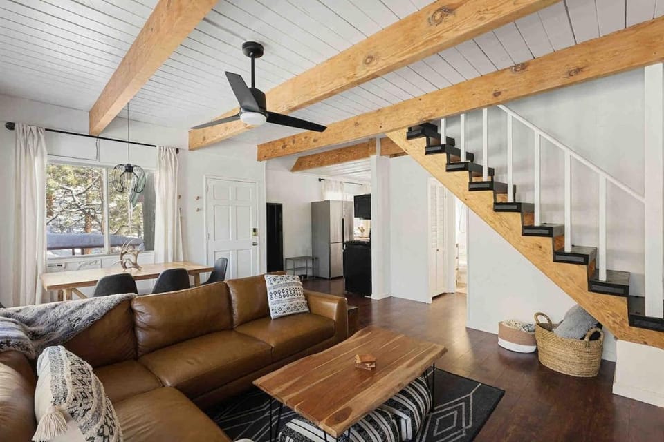 Bear's Chalet- Ski, View, Spa Arcade, Foosball, DogsOk House in Big Bear