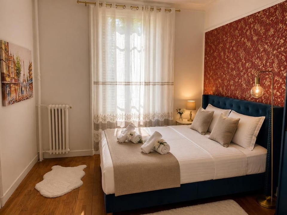 Paris Prestige Eiffel Tower View Apartment in Levallois-Perret