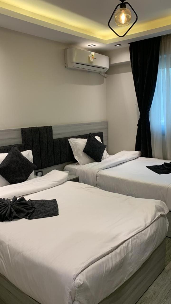Bed, Photo of the whole room, Bedroom, air conditioner