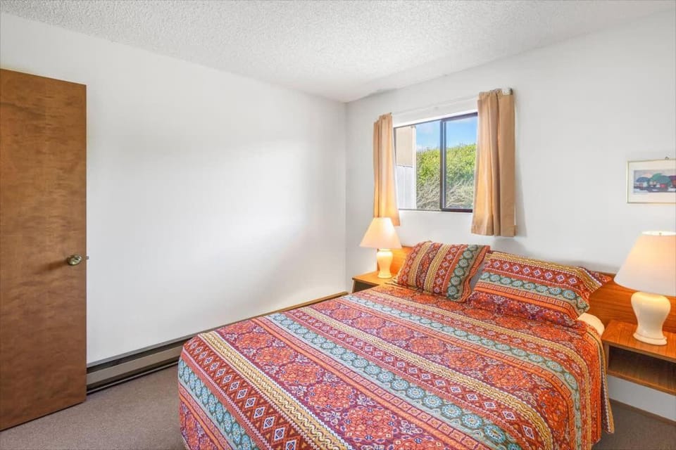 Hi-Tide Resort Dogs OK Sleeps 6 Unit 12 House in Moclips