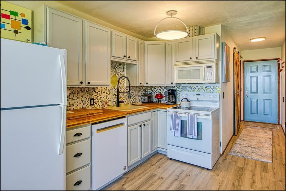 Hi-Tide Resort Top-floor Fireplace Unit 22 House in Moclips