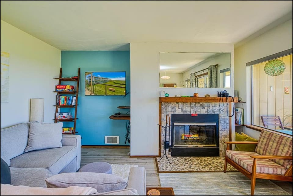Hi-Tide Resort Top-floor Fireplace Unit 22 House in Moclips