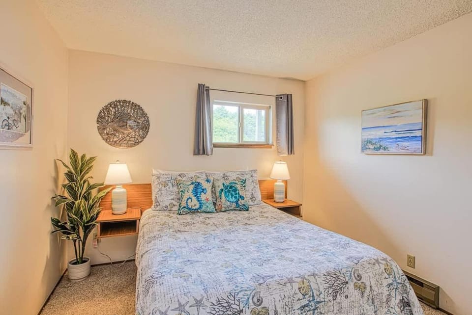 Hi-Tide Resort Queen Bed Dogs OK Unit 4 House in Moclips
