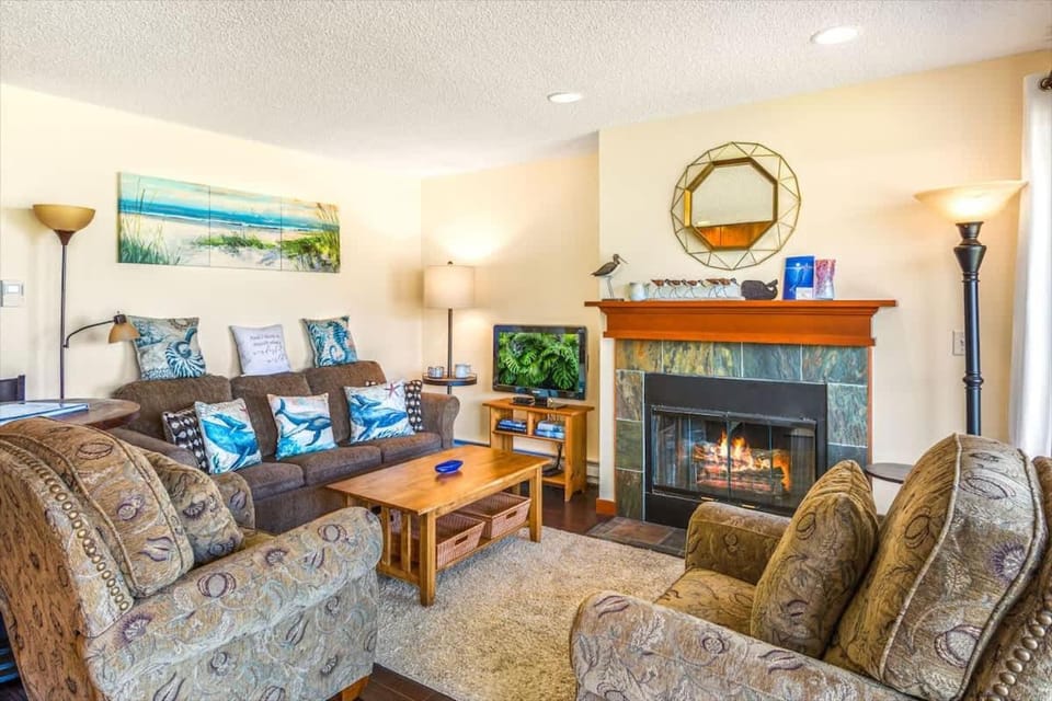 Hi-Tide Resort Queen Bed Unit 29 House in Moclips