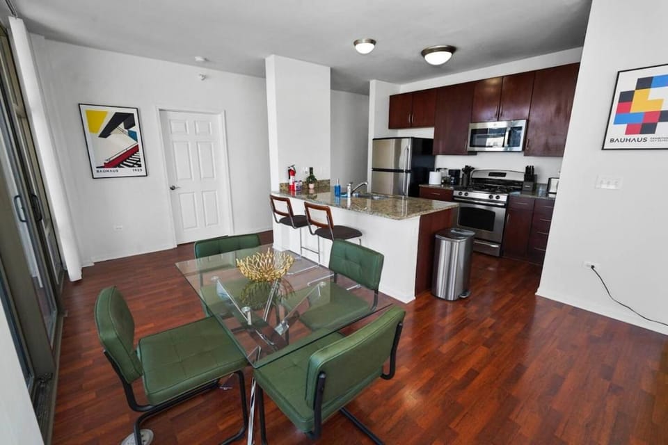 South Loop 2BR Skyline - 5 Min to Museum Campus Apartment in South Loop