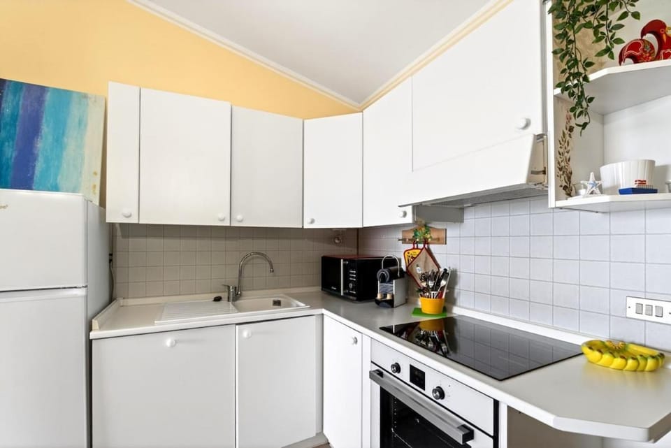 HOST4U - Garda Sun Lake View with Beautiful Pool Apartment in Province of Brescia