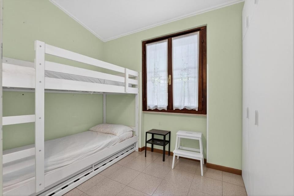 HOST4U - Garda Sun Lake View with Beautiful Pool Apartment in Province of Brescia