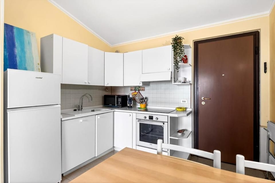 HOST4U - Garda Sun Lake View with Beautiful Pool Apartment in Province of Brescia