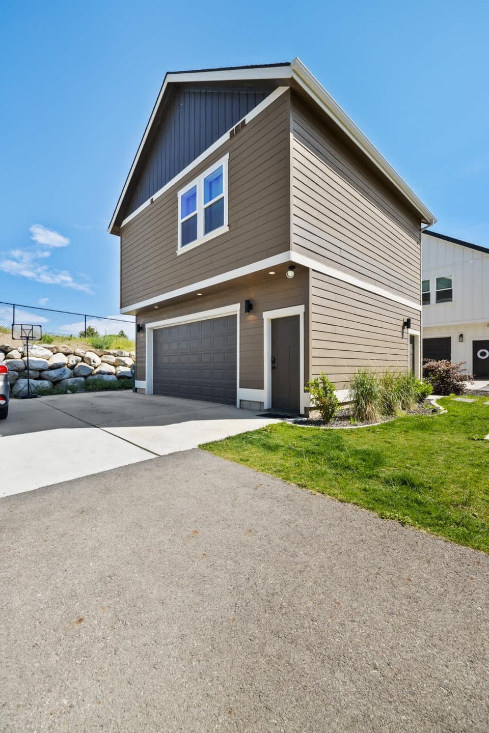 Modern Loft Private Golf Course Retreat Apartment in Post Falls