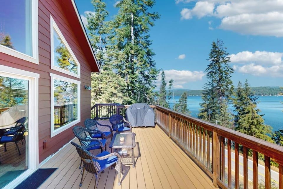 Lake CDA View 4BR Sleeps 12 Dog-Friendly House in Kootenai County
