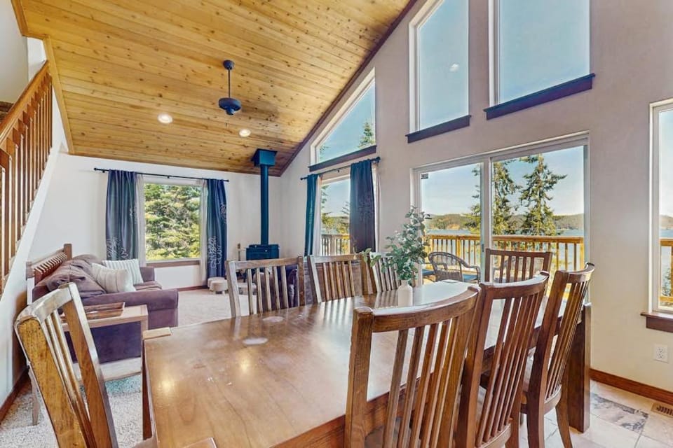 Lake CDA View 4BR Sleeps 12 Dog-Friendly House in Kootenai County