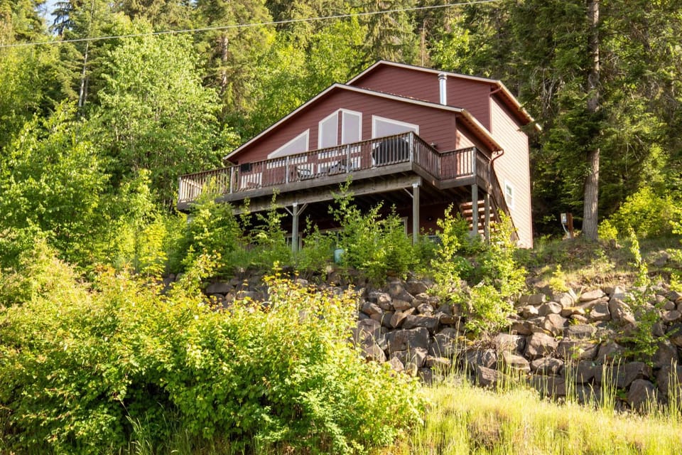 Lake CDA View 4BR Sleeps 12 Dog-Friendly House in Kootenai County