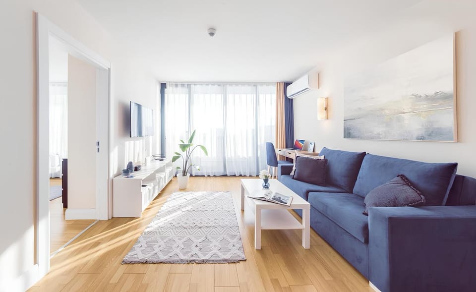 Bed, TV and multimedia, Living room, Photo of the whole room, Seating area, Bedroom