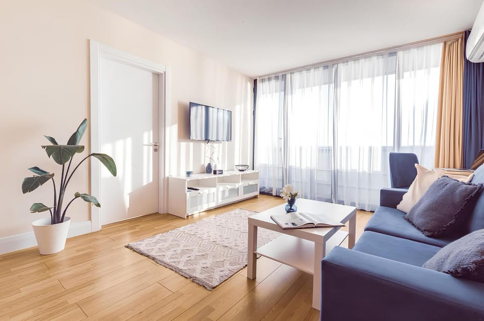 Communal lounge/ TV room, TV and multimedia, Living room, Seating area, Evening entertainment