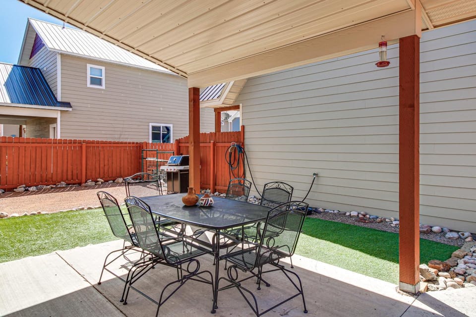 Shuttle to Crested Butte! 2-Unit Gunnison Retreat House in Gunnison