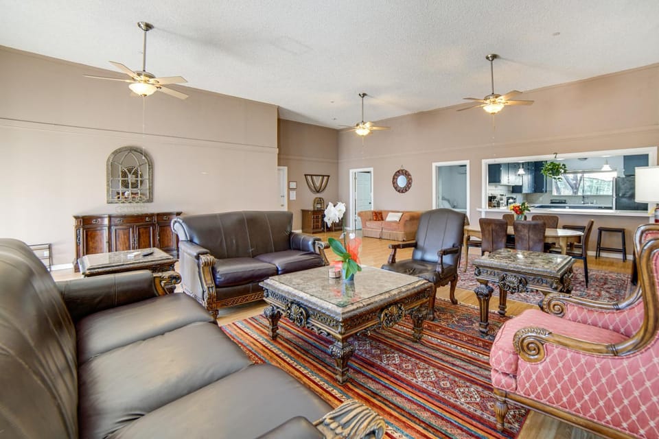 Walk to Clear Lake: 2-Unit Church Combo Stay! House in Lakeport