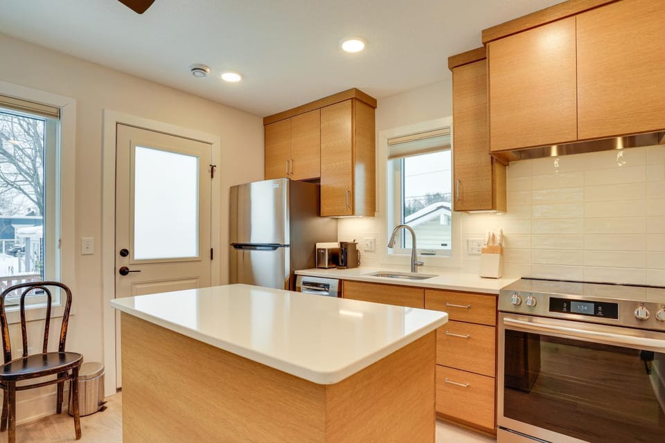 Dual Cottage Property: Walk to Dtwn Northfield! House in Northfield