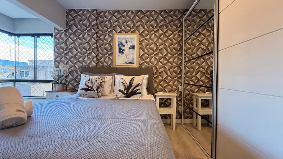 Bed, Photo of the whole room, Seating area, Bedroom