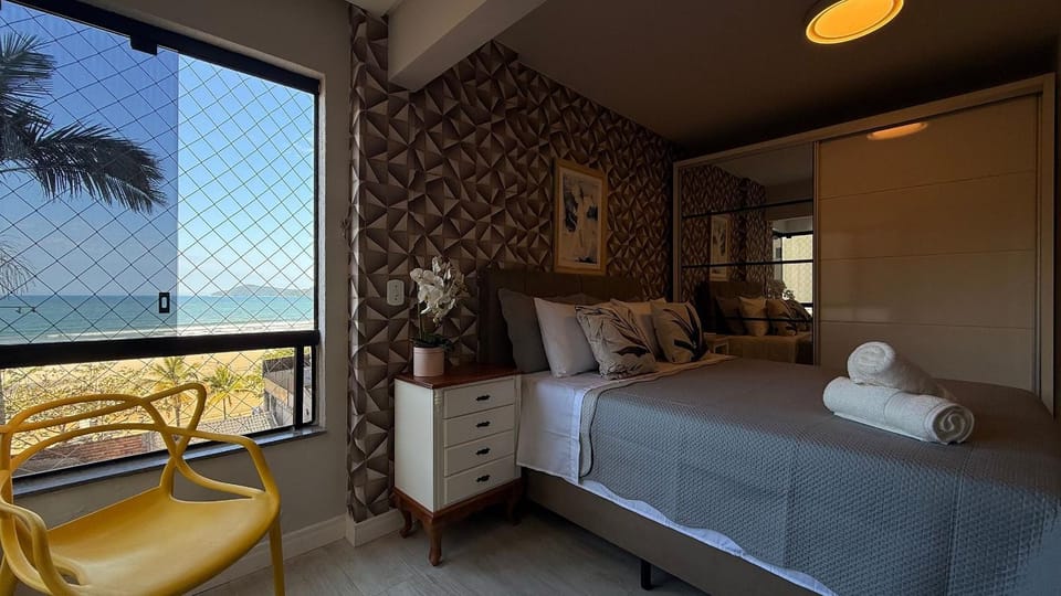 Bed, Natural landscape, Photo of the whole room, Sea view, towels