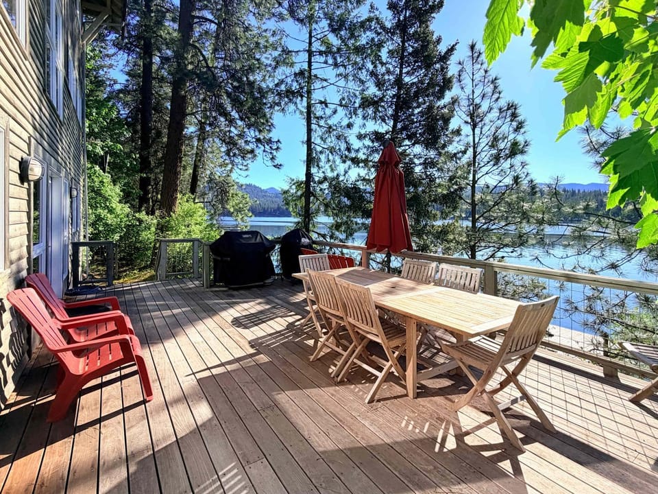 Lake House Private Dock & Decks 4BR House in Kootenai County